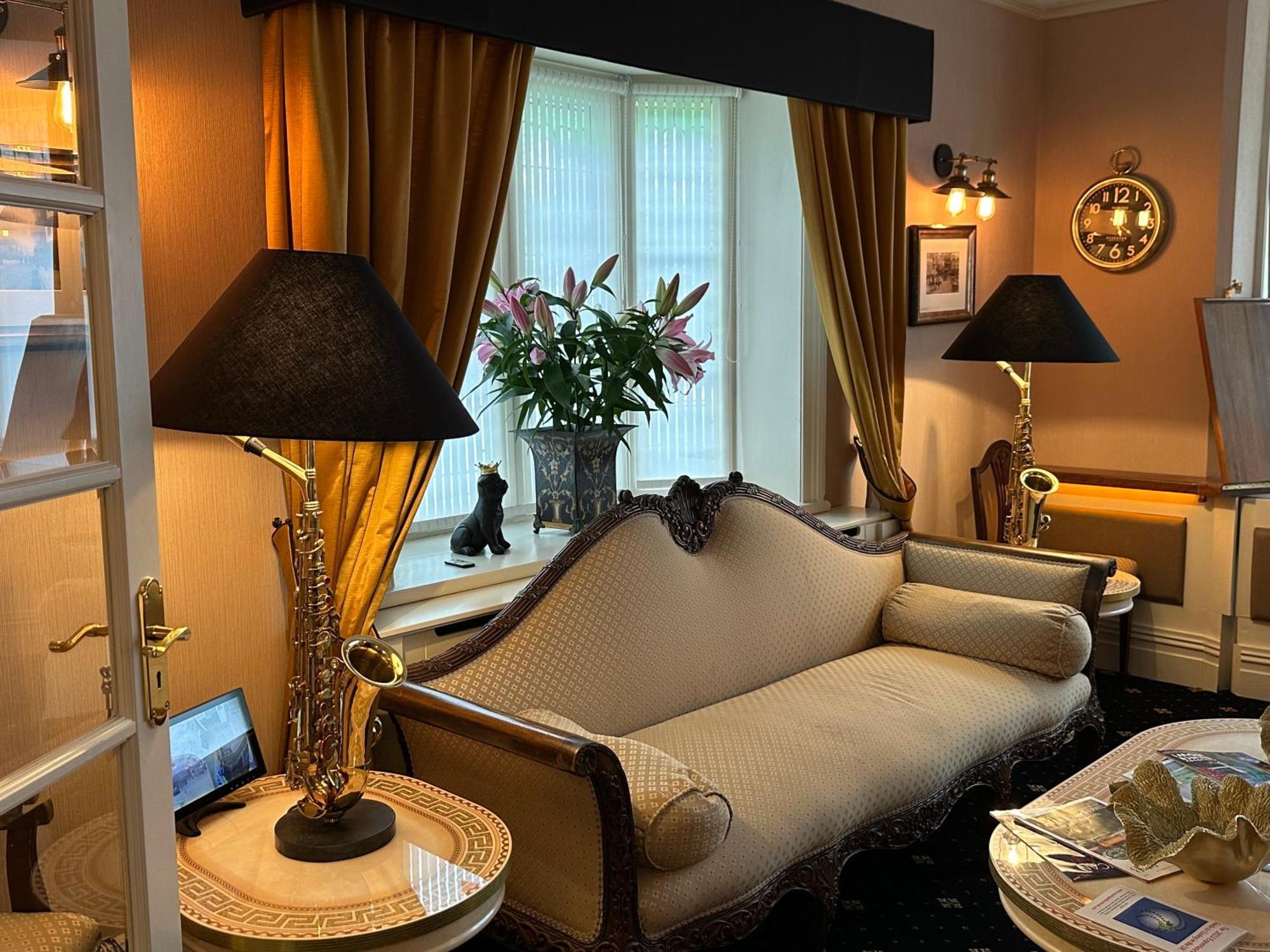 โรงแรมเชสเตอร์เฮ้าส์ เกสต์เฮ้าส์ ภายนอก รูปภาพ The interior of the hotel